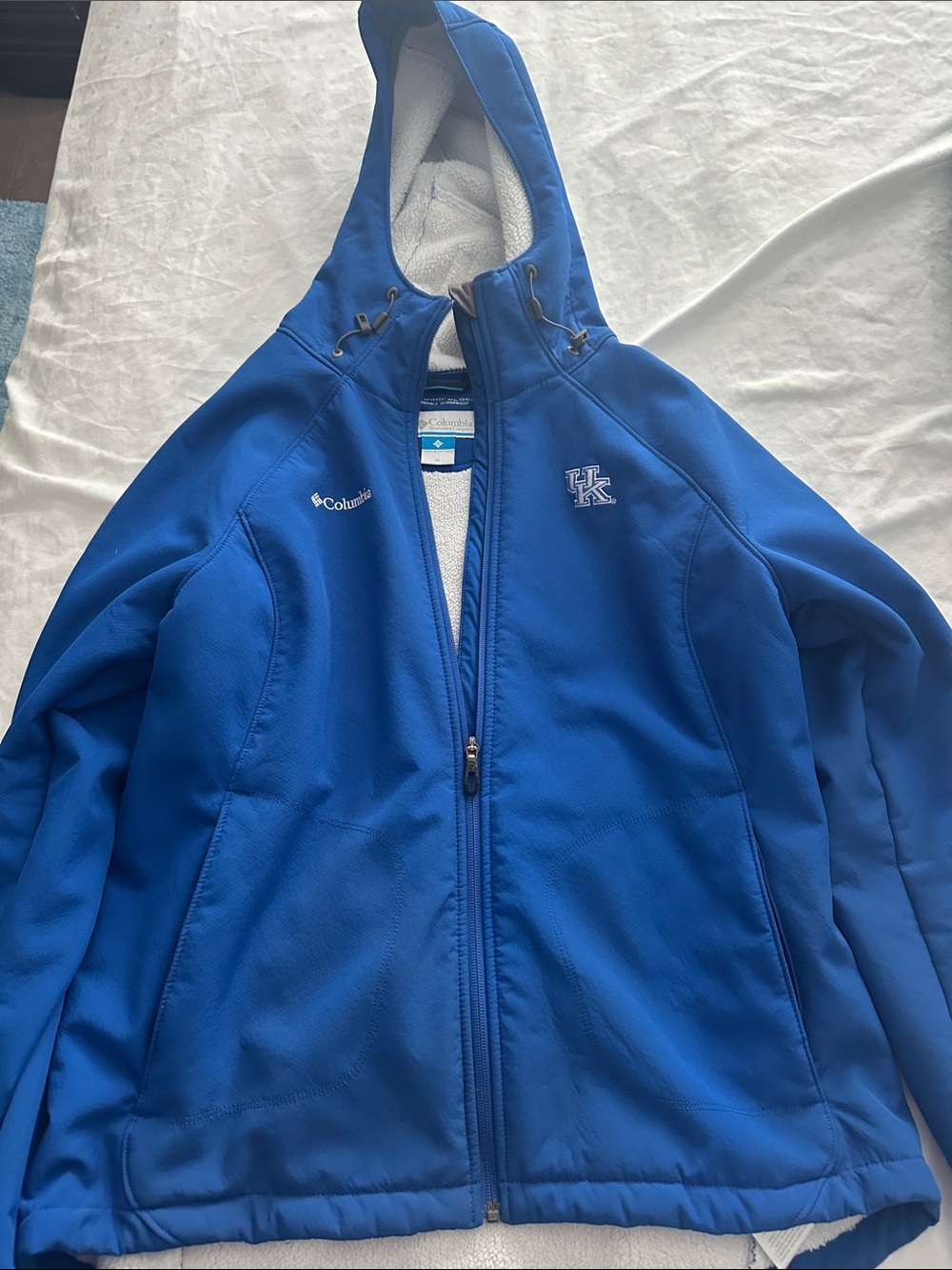 Columbia men’s Hooded Puffer Jacket with UK Logo